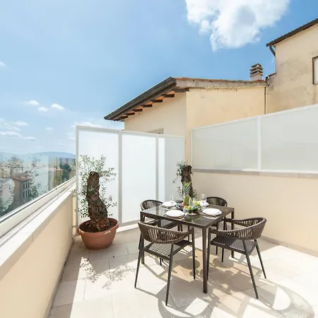 アパート Penthouse With Terrace Over