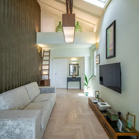 Penthouse With Terrace Over Appartement Florence